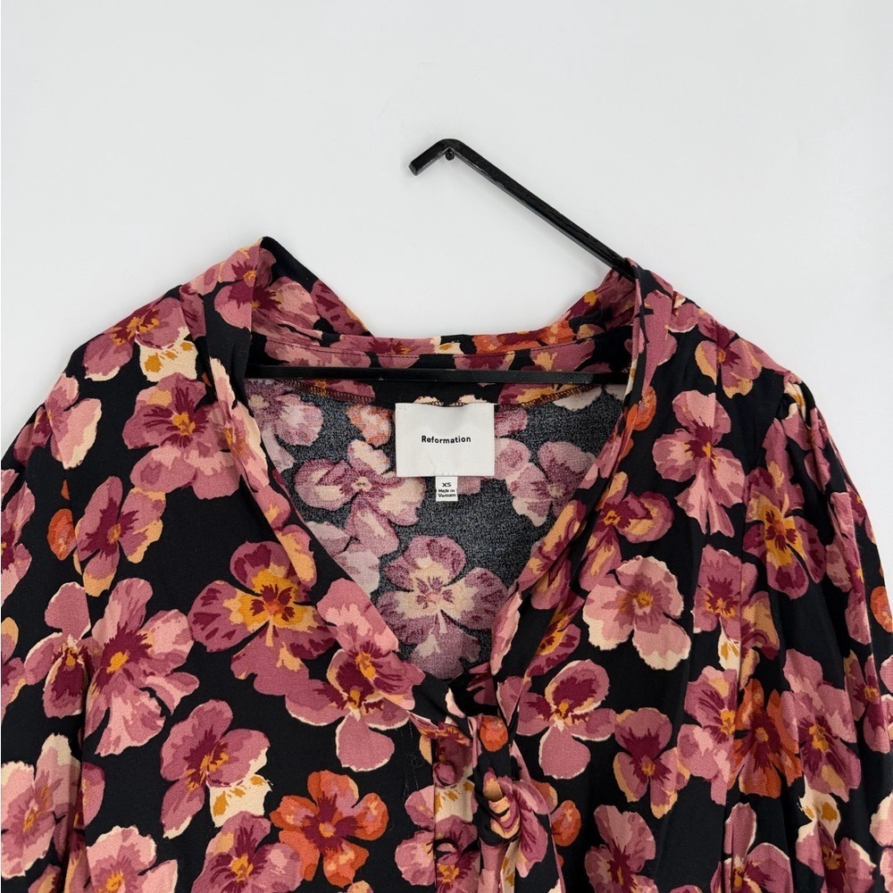 Reformation Joelle Floral Printed V Neck Tie Button Front Blouse Top In Pansy